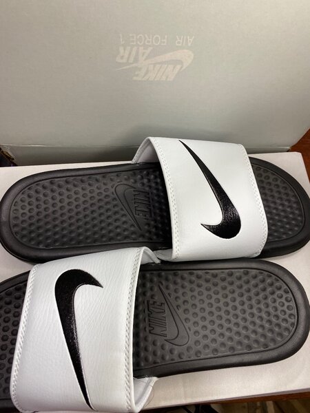 Claquettes Nike confortables