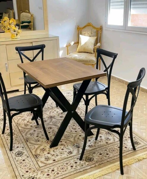 Table et chaises pour salle à manger