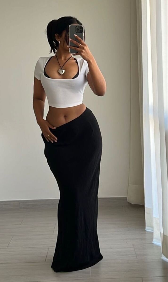 Jupe Crayon en Maille Élégante