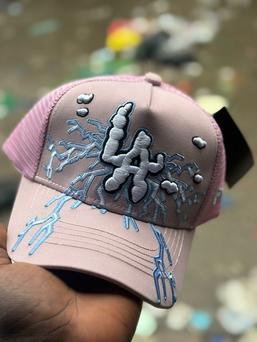 Casquette rose style urbain