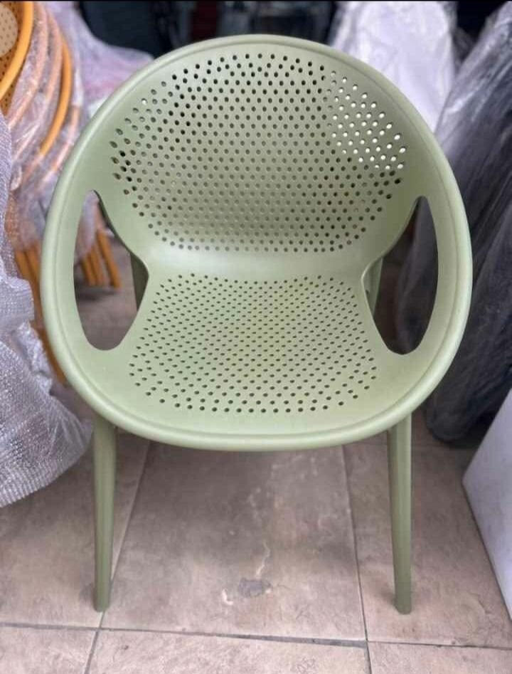 Chaise nouvelle très solide