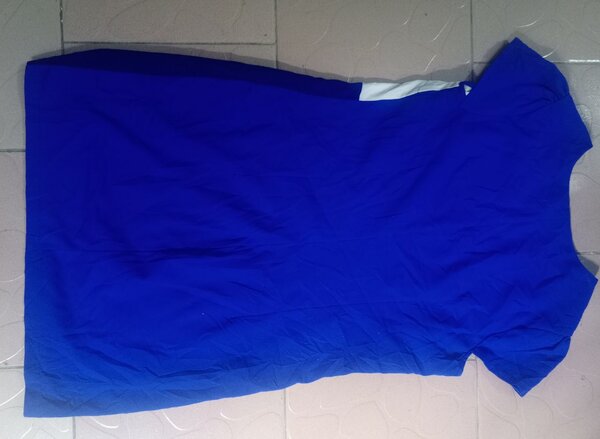 Robe élégante bleu et blanche