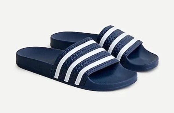 Claquettes bleues à rayures