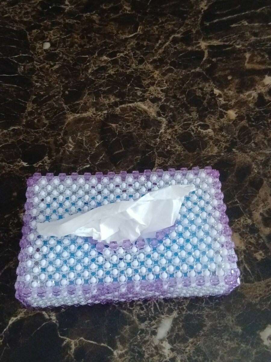 Boîte à mouchoirs perlée