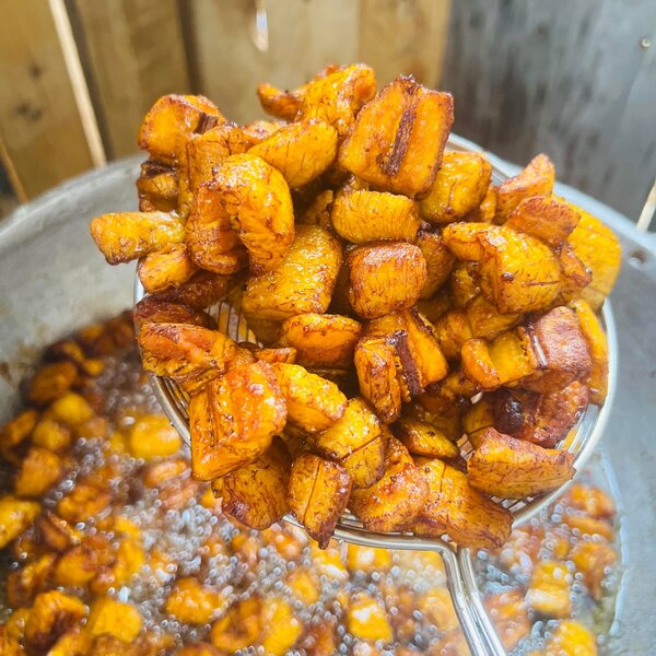 Poulet et plantain frits