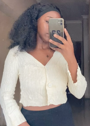 Short knitted Sweater with buttons in white size: S