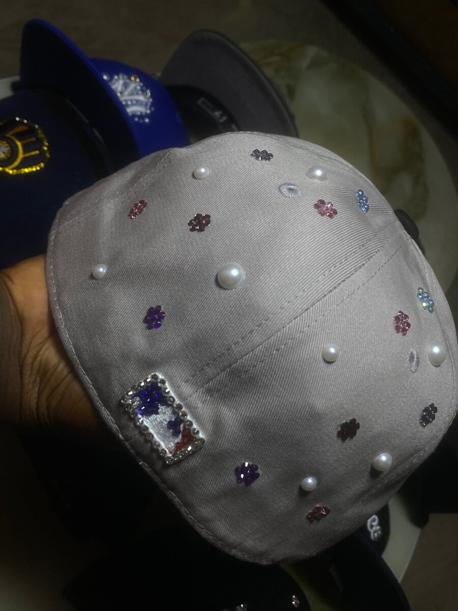 Casquette élégante avec perles