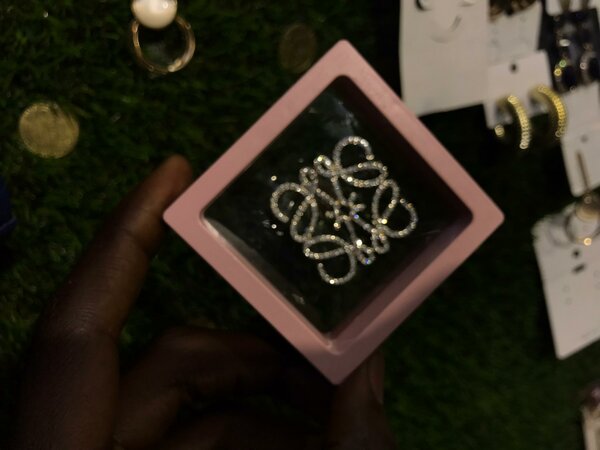 Broche élégante en strass