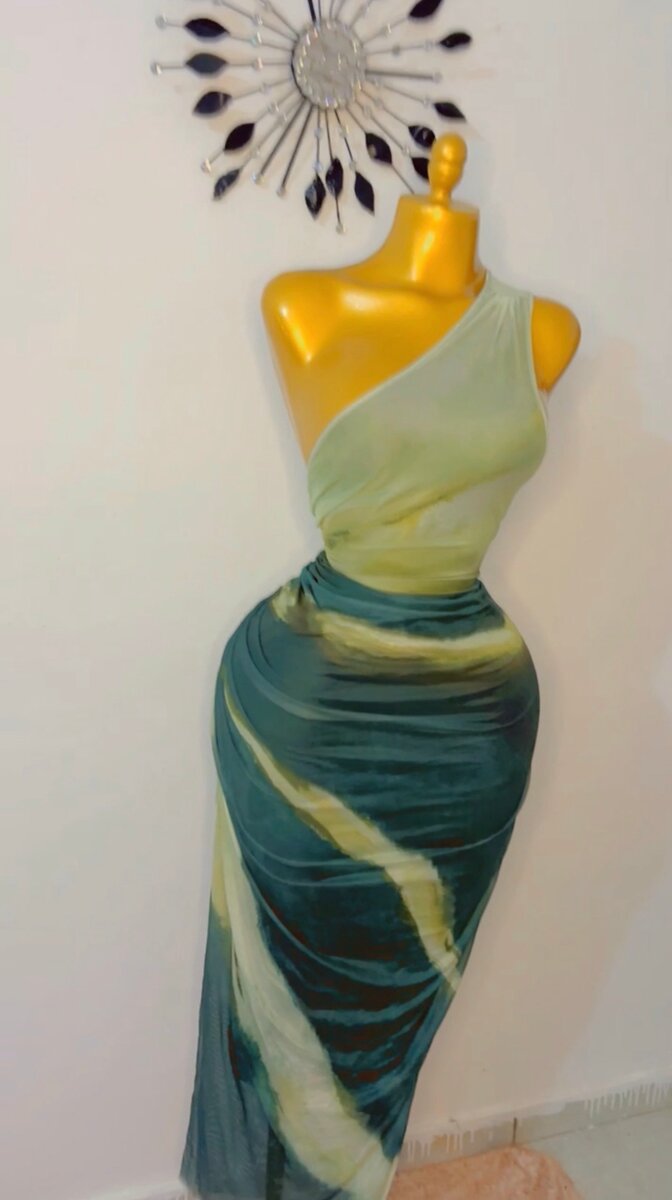 Robe élégante asymétrique