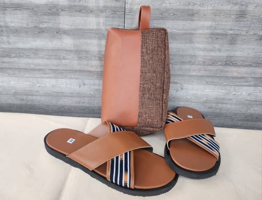 Ensemble de sandales et pochette