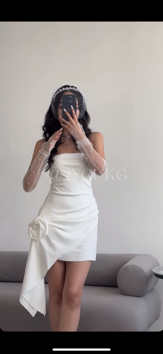 Платье с перчатками