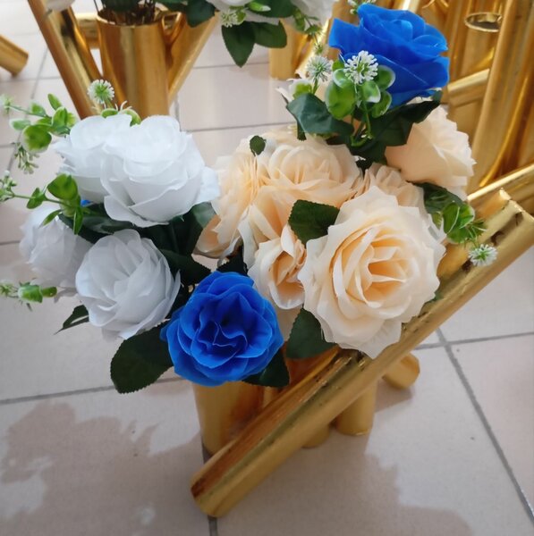 Bouquet de roses artificielles élégantes