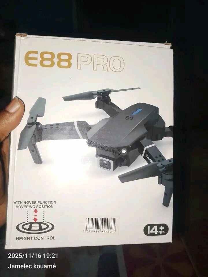 Drone pliant compact E88 Pro