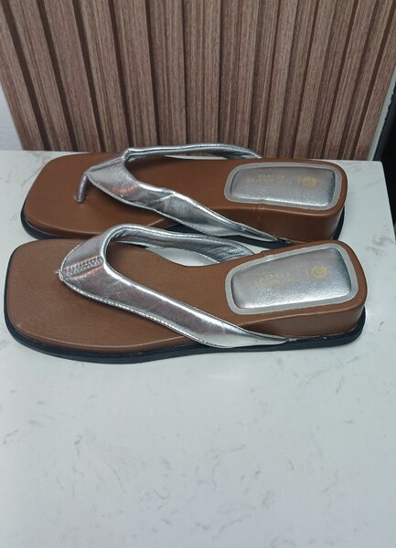 Sandales argentées élégantes