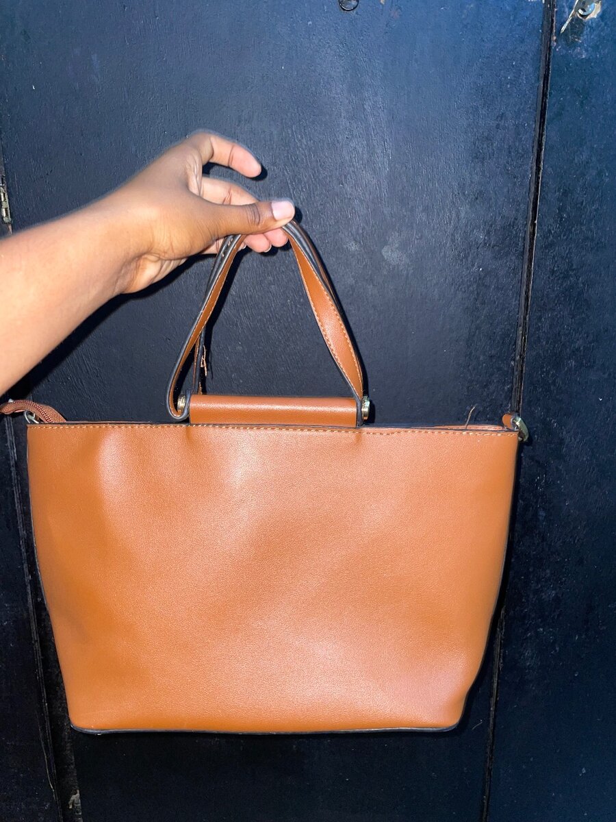 Sac à main en cuir texturé