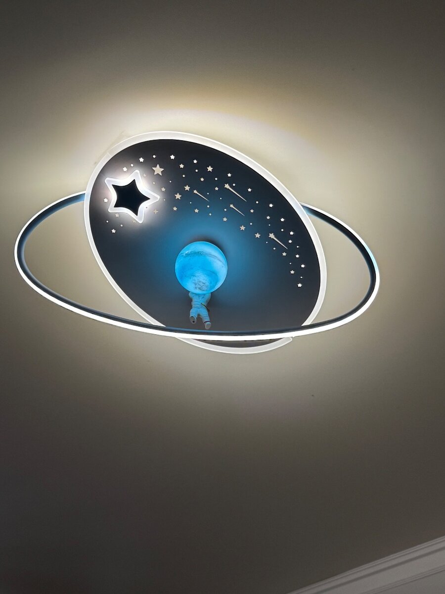 Люстра в детскую ( косманавты)