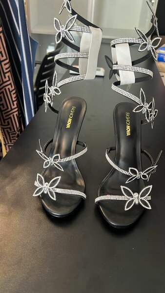 Sandales à talons strass papillon