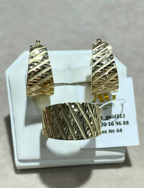 Золотые серьги с кольцом