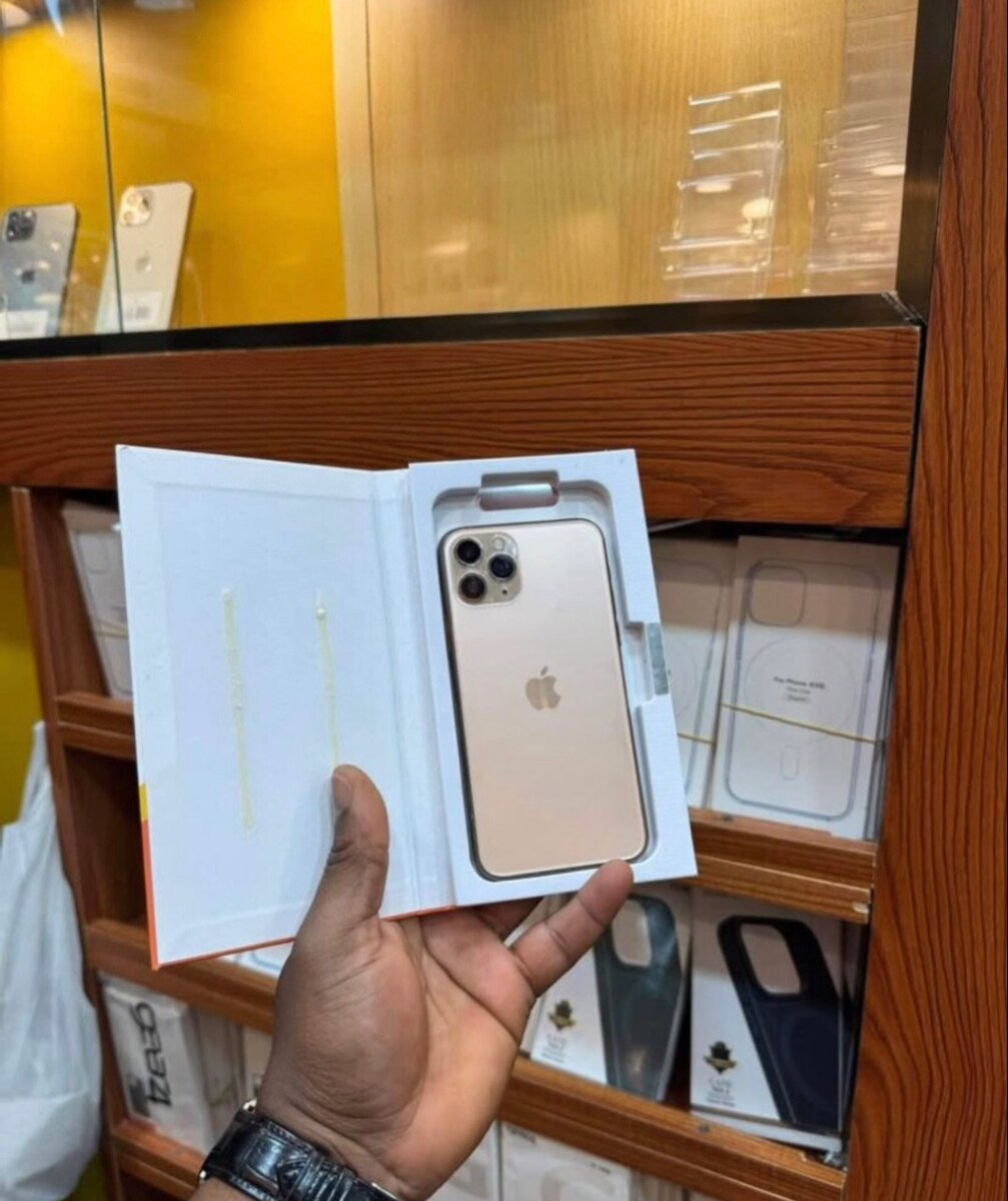 iPhone 11 Pro Max Gold