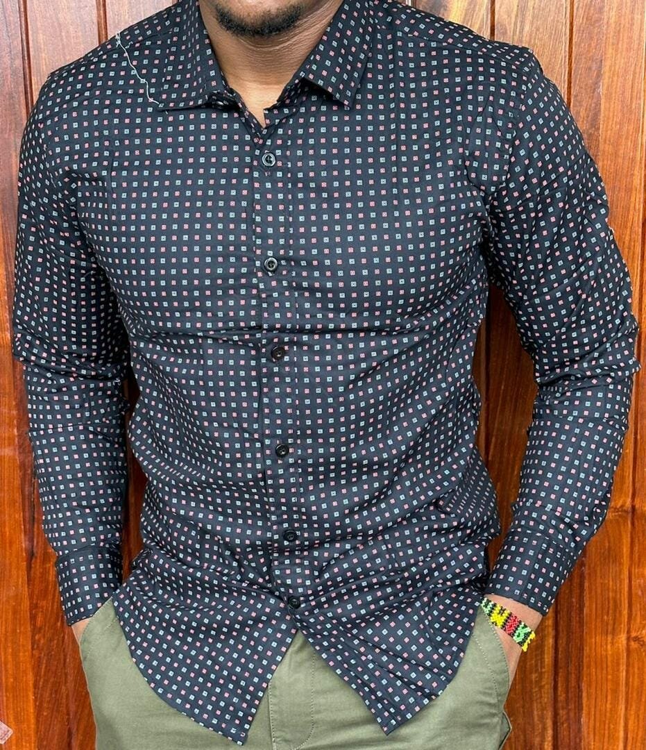 Stylish and high-quality men's long sleeve shirt