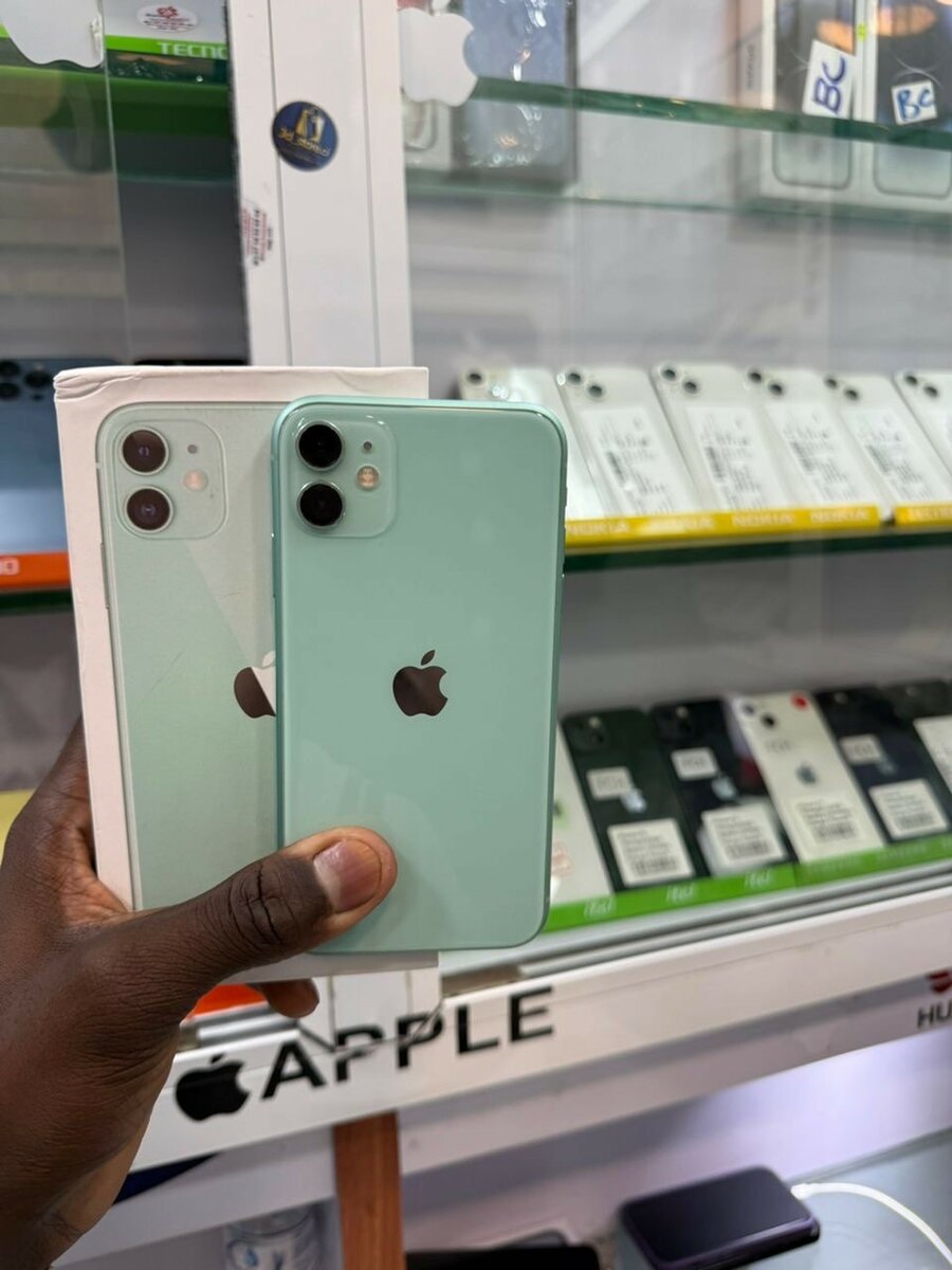 iPhone 11 64go quasi neuf avec son carton juste sans Face ID