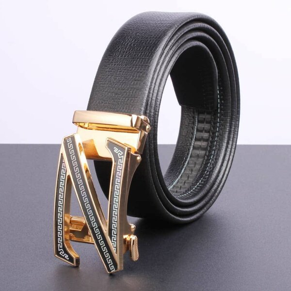 Ceinture élégante avec boucle crocodile dorée