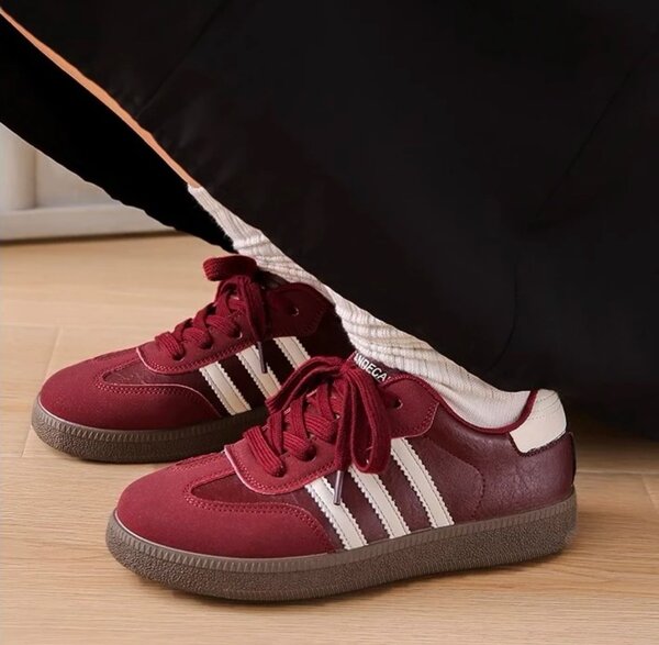 Женские кроссовки