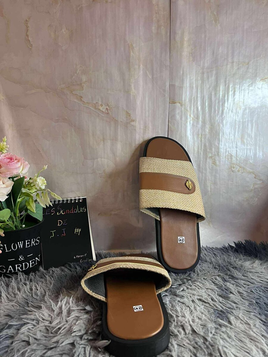 Sandales croisées élégantes