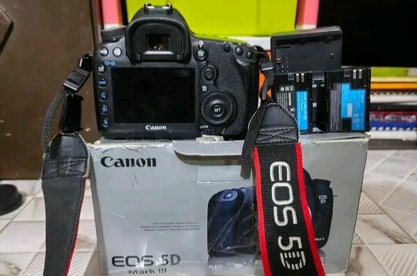 Appareil photo Canon EOS 5D Mark III