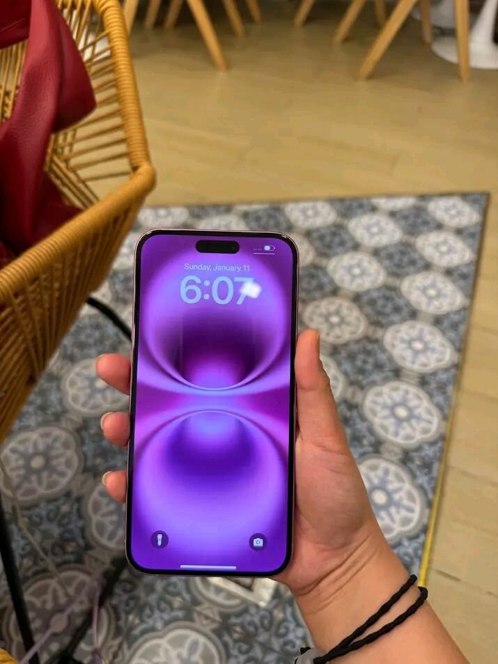 iPhone 16 Rose Élégant