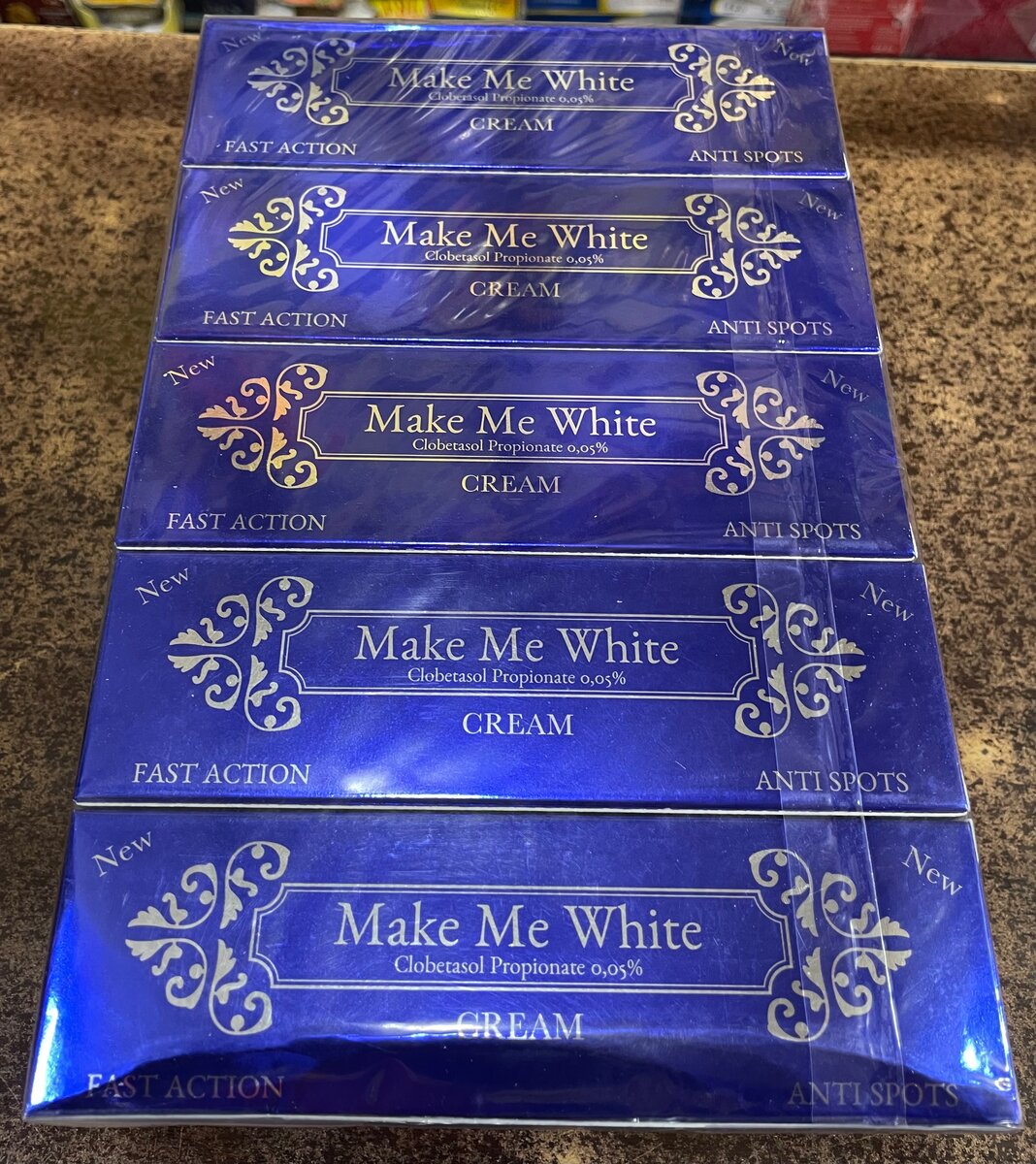 CRÈME ÉCLATANTEMAKE ME WHITE
