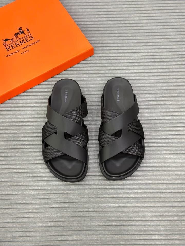 Sandales en cuir noir élégantes