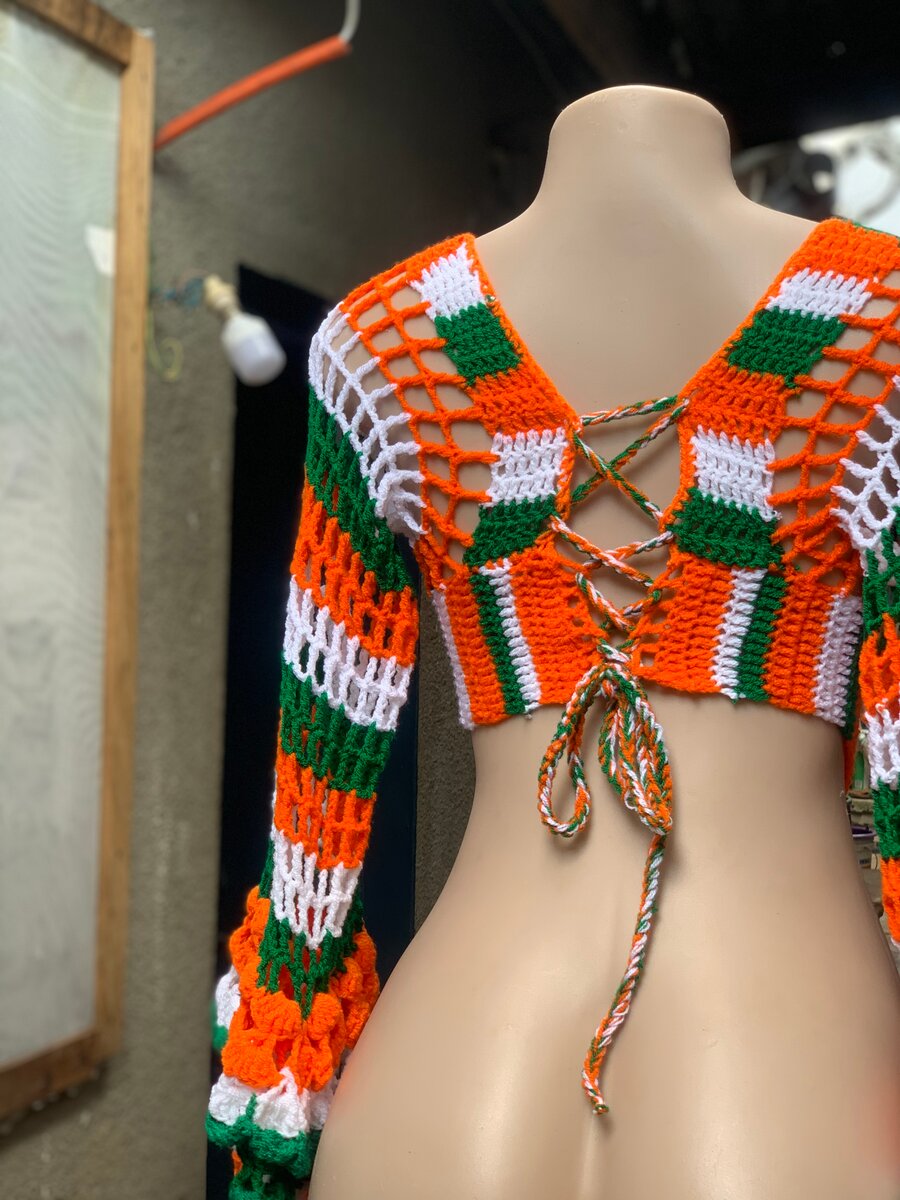 Pull crochet multicolore