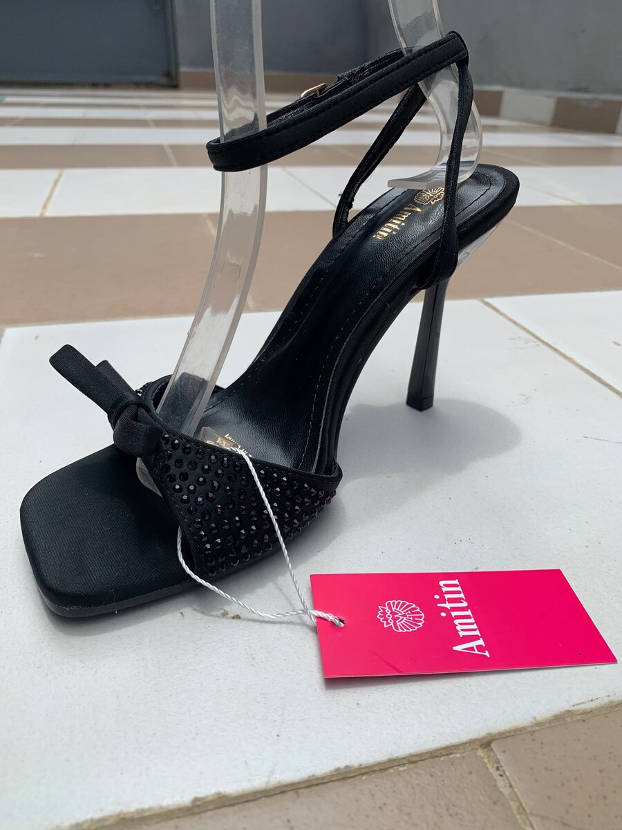 Sandales à talons avec nœud