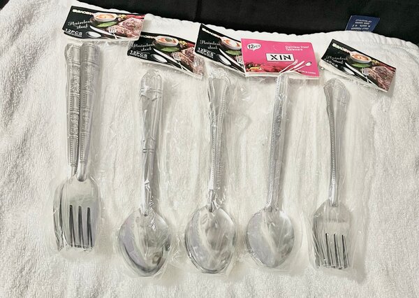 Cuillères à salade en plastique