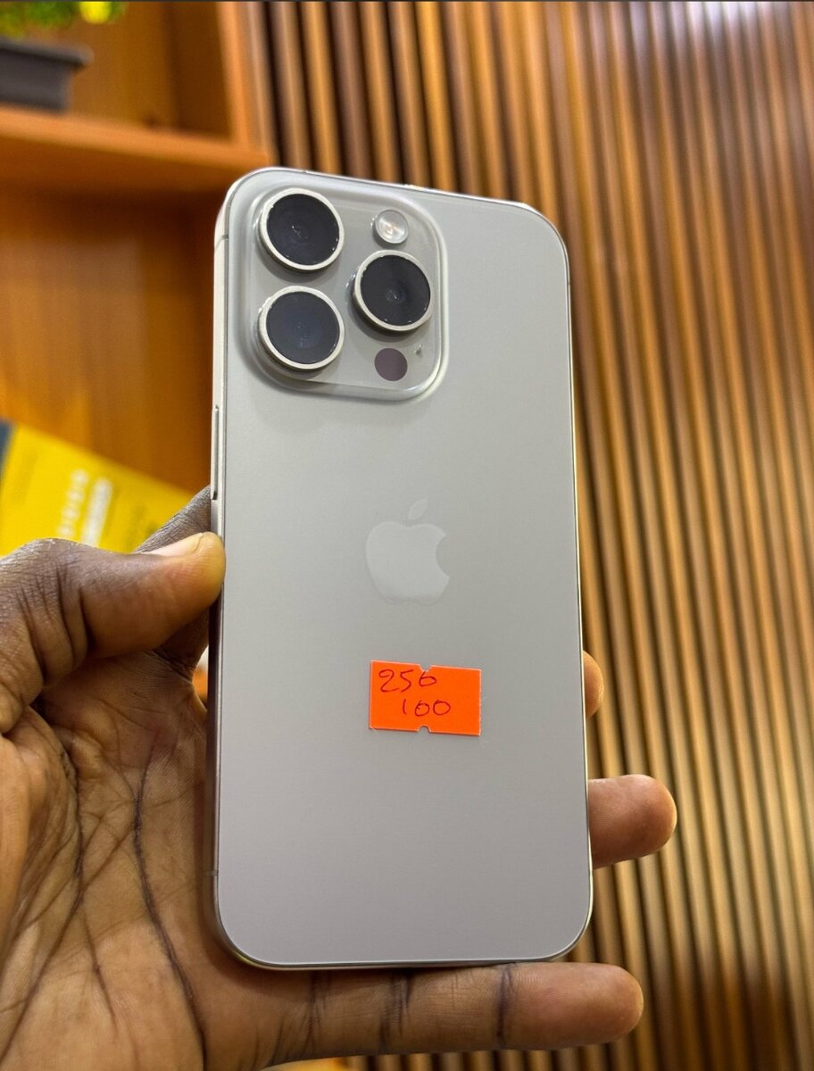 iPhone 15 pro 256gb