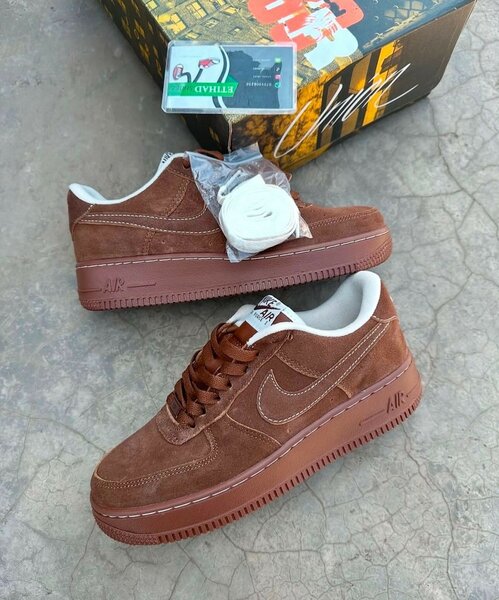 NIKE AIRFORCE BROWN