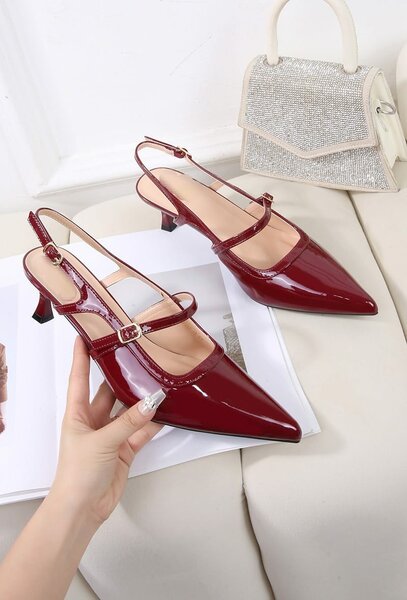 Chaussures à talons vernis rouge