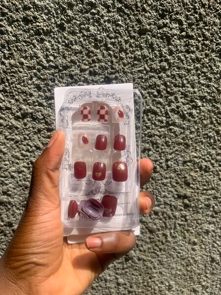 Ongles Faux Rouges Élégants