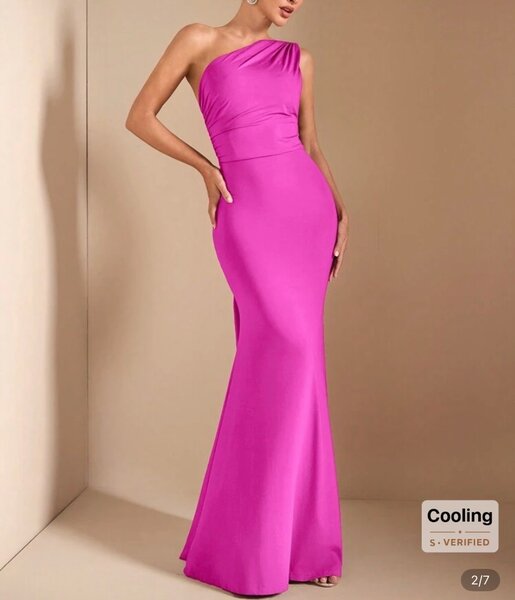 Robe élégante dos nu