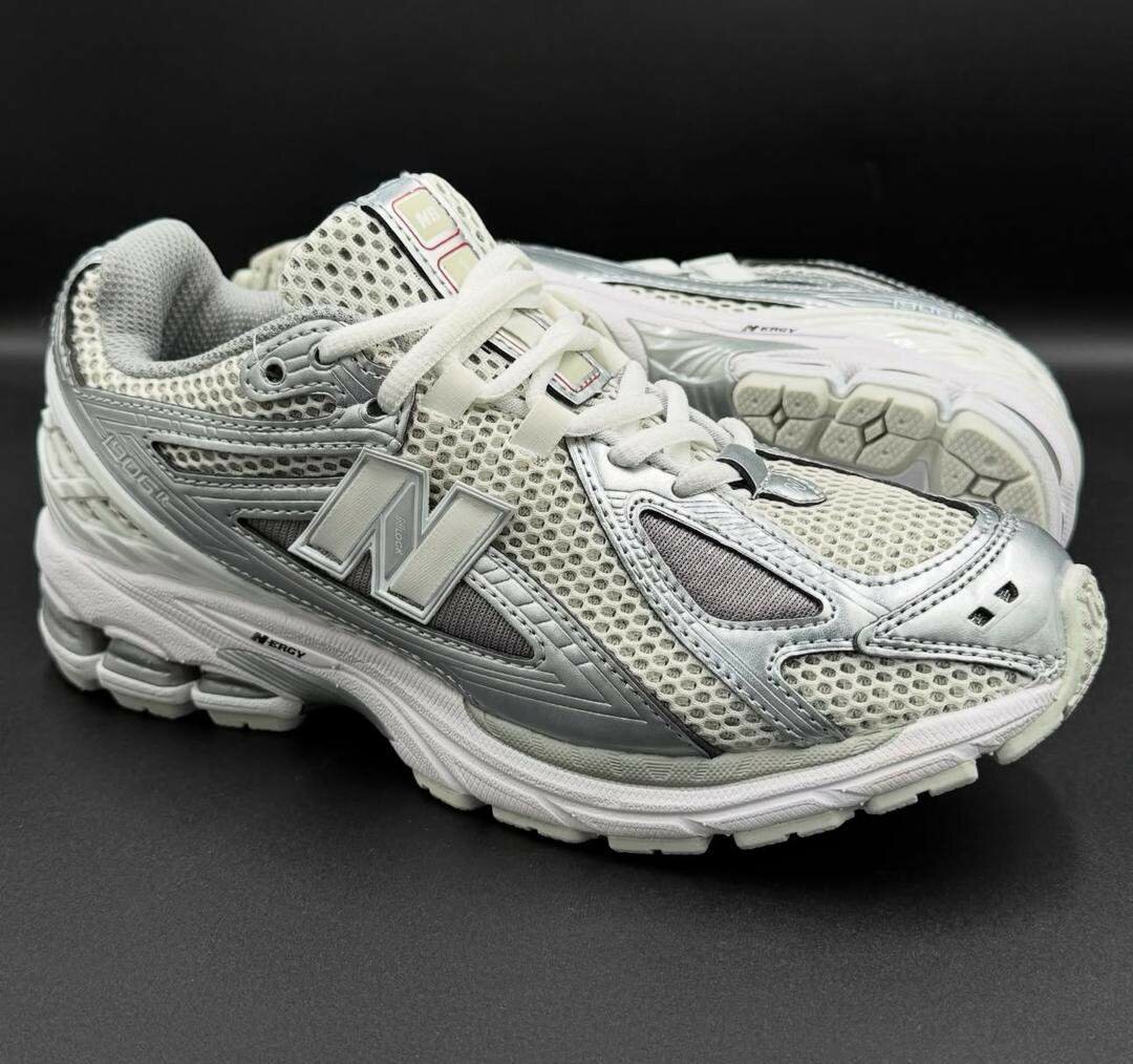 New balance argentées