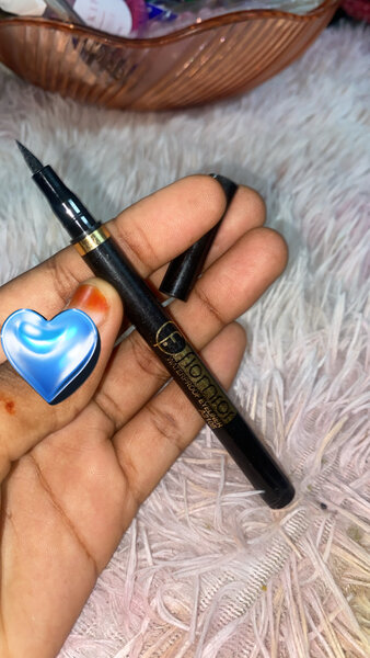 Eyeliner resistant 2à 500f