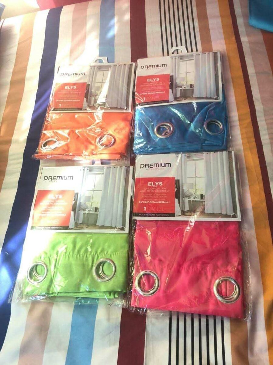 Rideaux à œillets multicolores