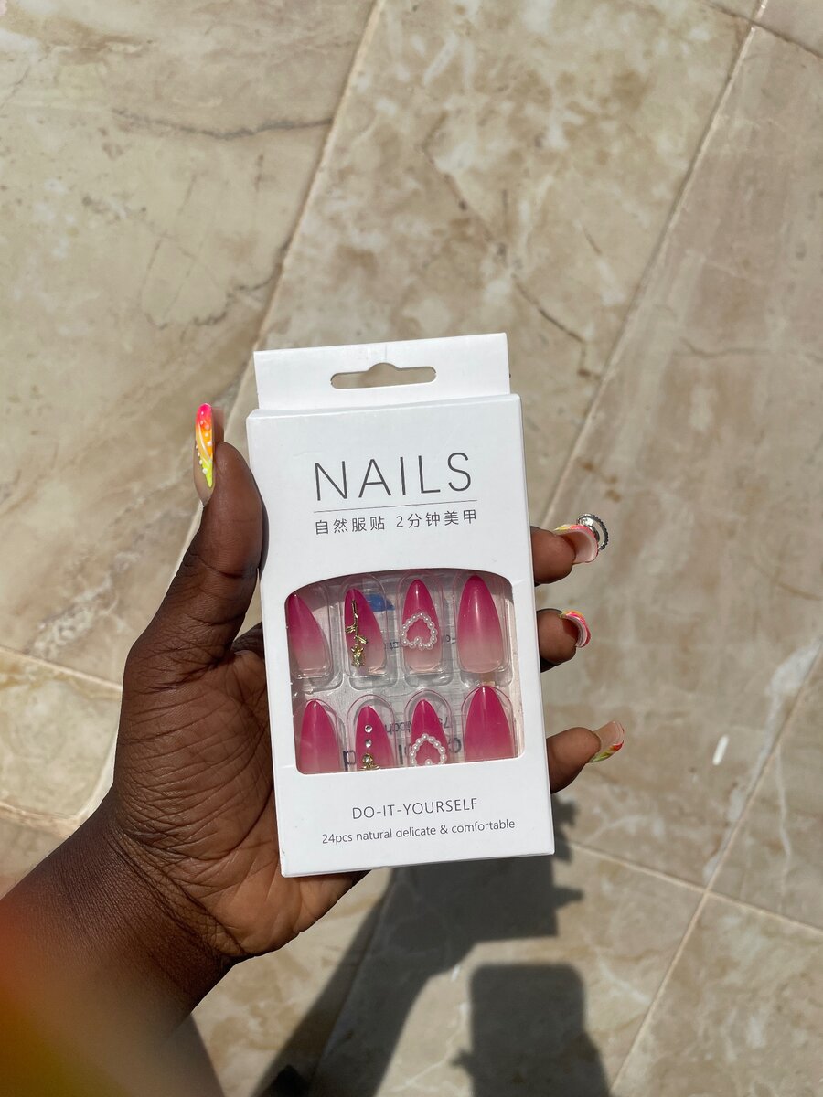 Press on nails