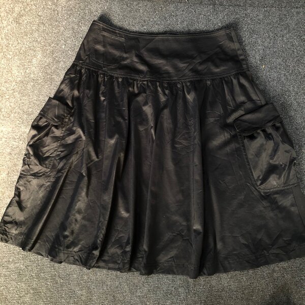 Girdear black skirt with side pockets