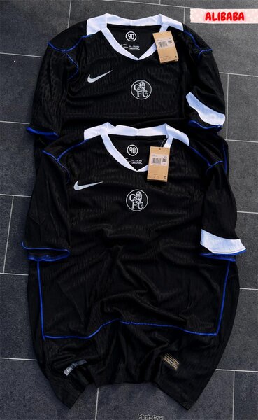 Maillot de football noir élégant