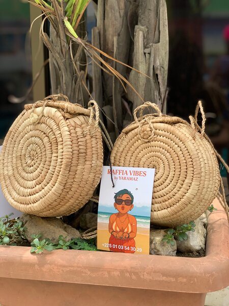 Sac à main en raphia coloré