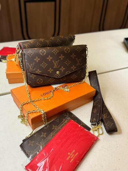 Louis Vuitton полностью с комплектом 4500-% = 1900