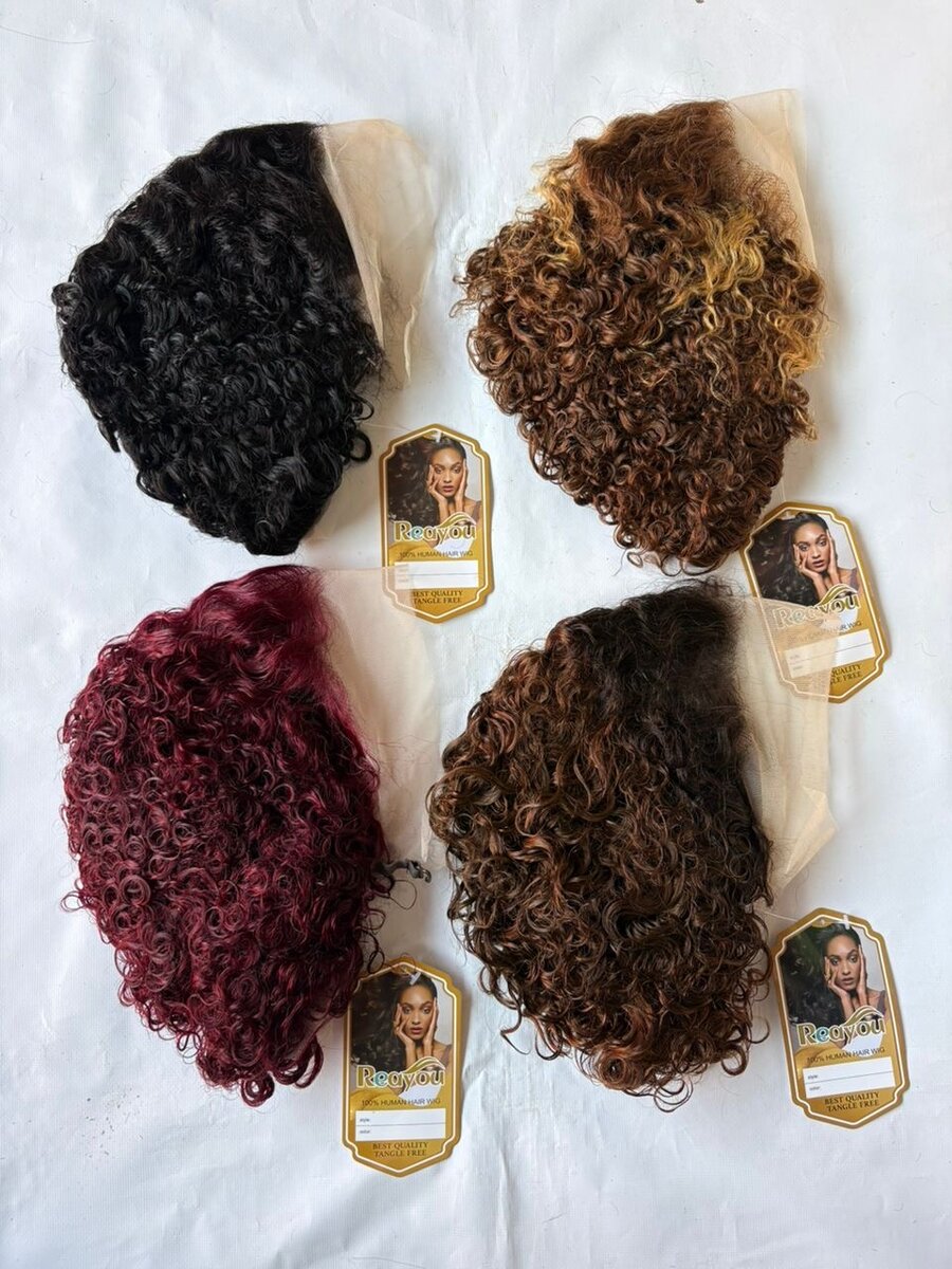 Perruques en dentelle bouclées