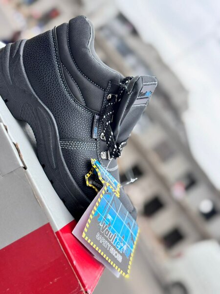 Chaussures de sécurité résistantes